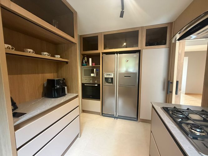 Apartamento de 3 alcobas en venta en El Poblado, Medellín, 210 m² · foto 6 de 24