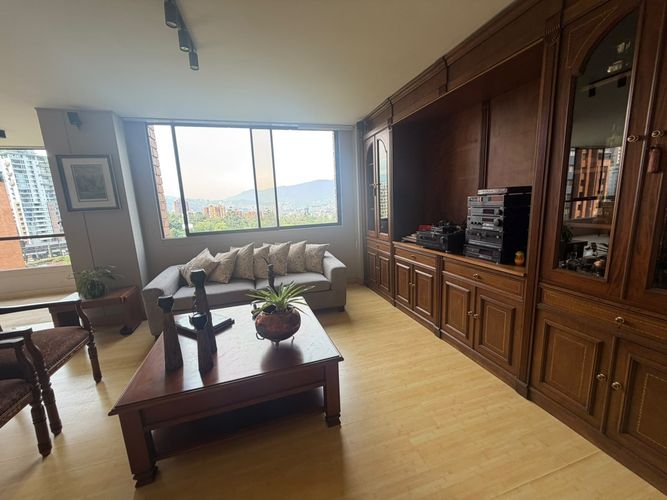Apartamento de 3 alcobas en venta en El Poblado, Medellín, 210 m² · foto 4 de 24