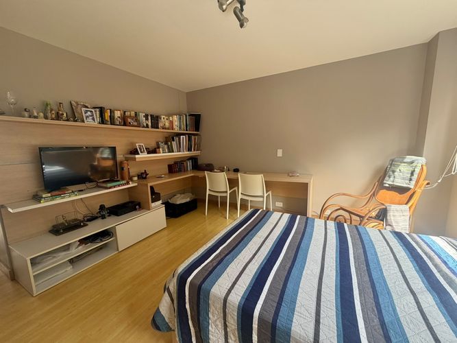 Apartamento de 3 alcobas en venta en El Poblado, Medellín, 210 m² · foto 17 de 24