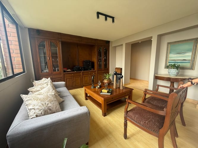 Apartamento de 3 alcobas en venta en El Poblado, Medellín, 210 m² · foto 2 de 24