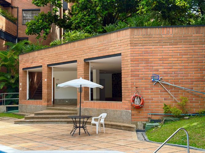 Apartamento de 3 alcobas en venta en El Poblado, Medellín, 210 m² · foto 22 de 24