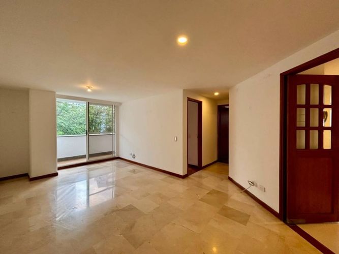 Apartamento de 2 alcobas en arriendo en Loma Del Campestre, Medellín, 75 m² · foto 2 de 15