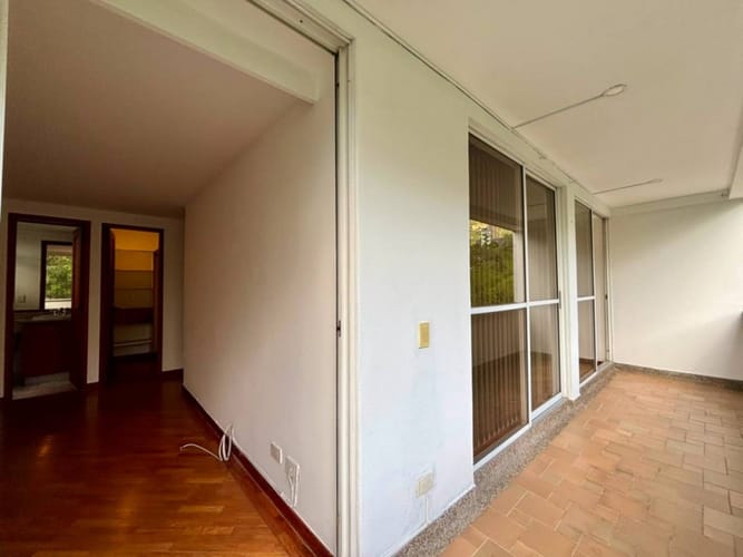 Apartamento de 2 alcobas en arriendo en Loma Del Campestre, Medellín, 75 m² · foto 11 de 15