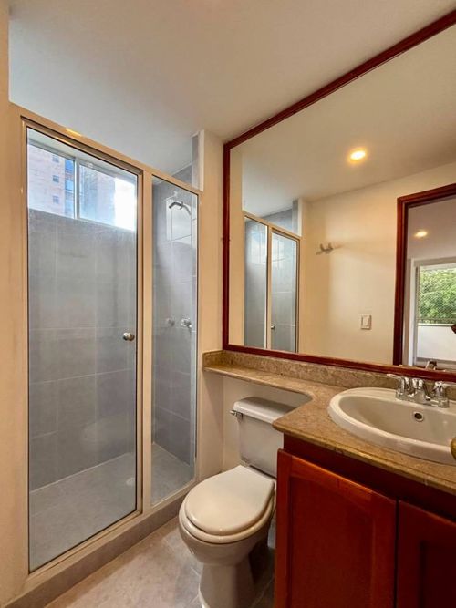 Apartamento de 2 alcobas en arriendo en Loma Del Campestre, Medellín, 75 m² · foto 14 de 15