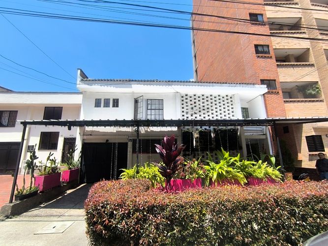 Casa de 5 alcobas en venta en Laureles, Medellín, 336 m² · foto 2 de 13