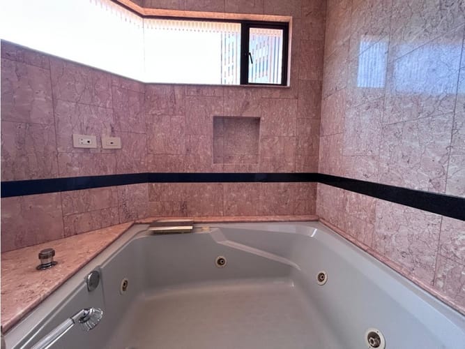 Apartamento de 5 alcobas en venta en La Carolina, Bogotá, 460 m² · foto 15 de 24