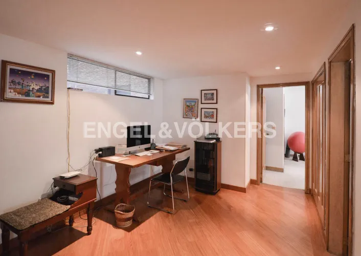Apartamento de 3 alcobas en venta en Los Rosales, Bogotá, 235 m² · foto 9 de 9