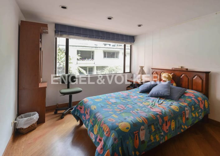 Apartamento de 3 alcobas en venta en Los Rosales, Bogotá, 235 m² · foto 7 de 9