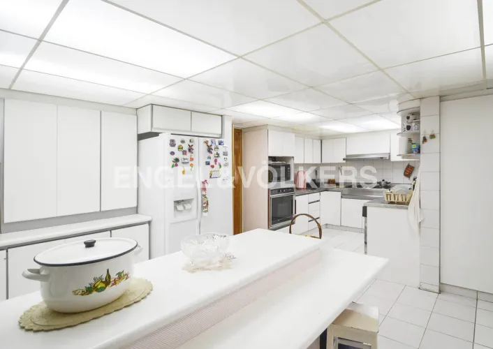 Apartamento de 3 alcobas en venta en Los Rosales, Bogotá, 235 m² · foto 4 de 9