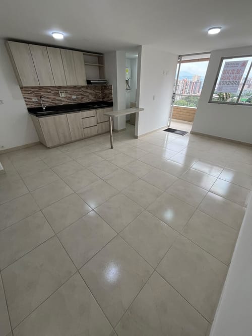 Apartamento de 3 alcobas en arriendo en Las Lomitas, Sabaneta, 77 m² · foto 2 de 17