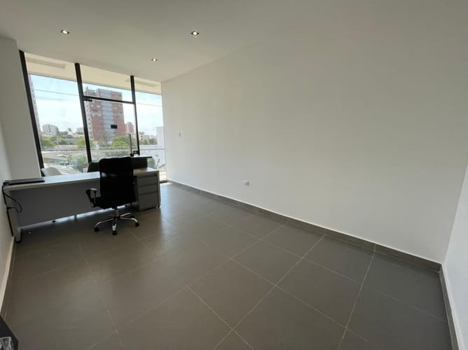 Local en arriendo en Altos De Riomar, Barranquilla, 20 m² · foto 2 de 12