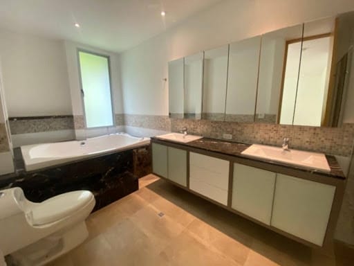 Casa de 3 alcobas en arriendo en El Diamante 2, Medellín, 337 m² · foto 10 de 24