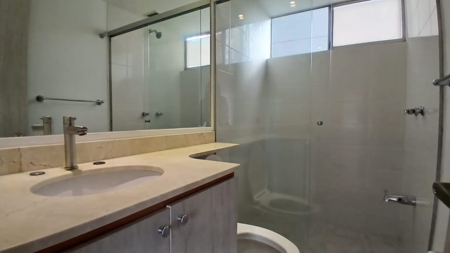 Apartamento de 1 alcoba en arriendo en Los Balsos, Medellín, 80 m² · foto 11 de 12
