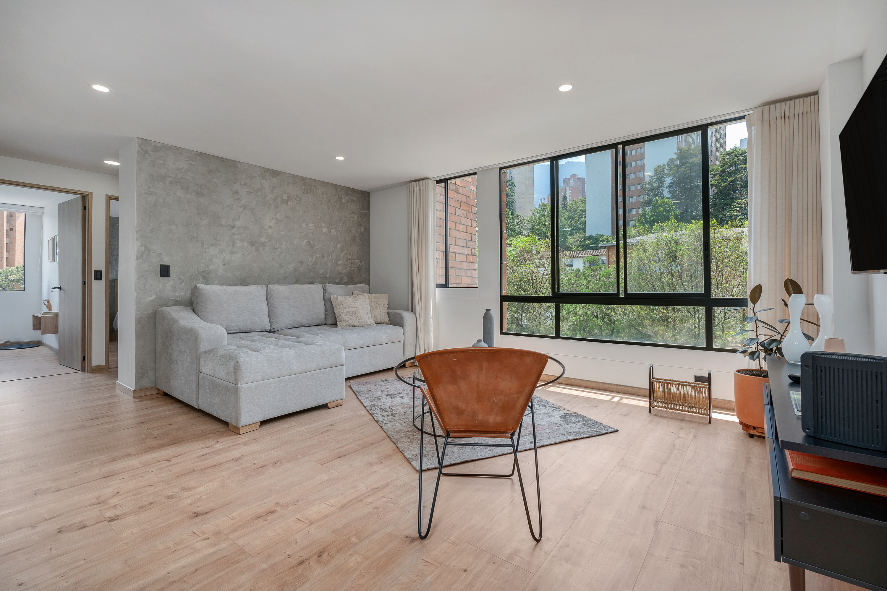 Apartamento en venta en El Poblado, Medellín · foto 2 de 16