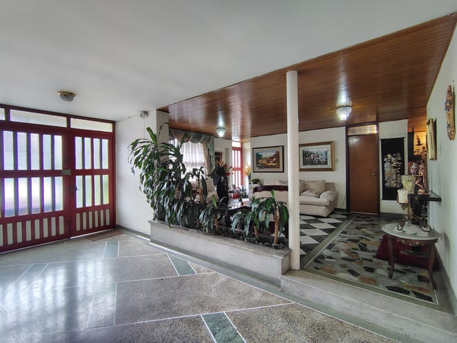 Casa de 5 alcobas en venta en El Salitre, Bogotá, 350 m² · foto 2 de 24
