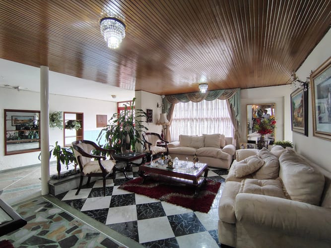 Casa de 5 alcobas en venta en El Salitre, Bogotá, 350 m² · foto 3 de 24