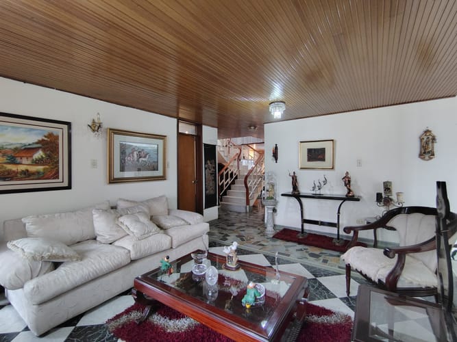 Casa de 5 alcobas en venta en El Salitre, Bogotá, 350 m² · foto 4 de 24