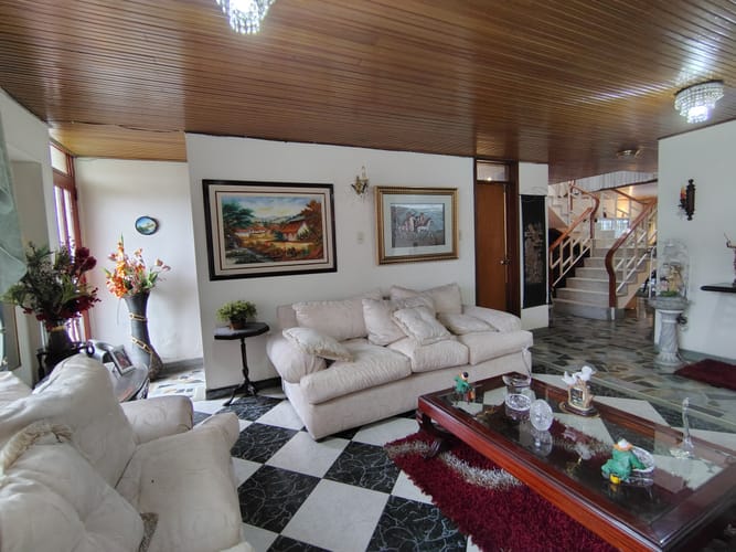 Casa de 5 alcobas en venta en El Salitre, Bogotá, 350 m² · foto 5 de 24
