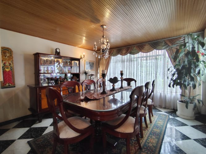Casa de 5 alcobas en venta en El Salitre, Bogotá, 350 m² · foto 13 de 24
