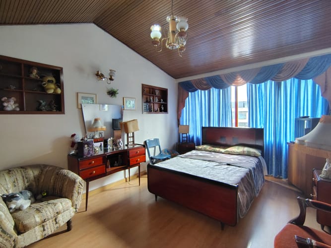 Casa de 5 alcobas en venta en El Salitre, Bogotá, 350 m² · foto 23 de 24