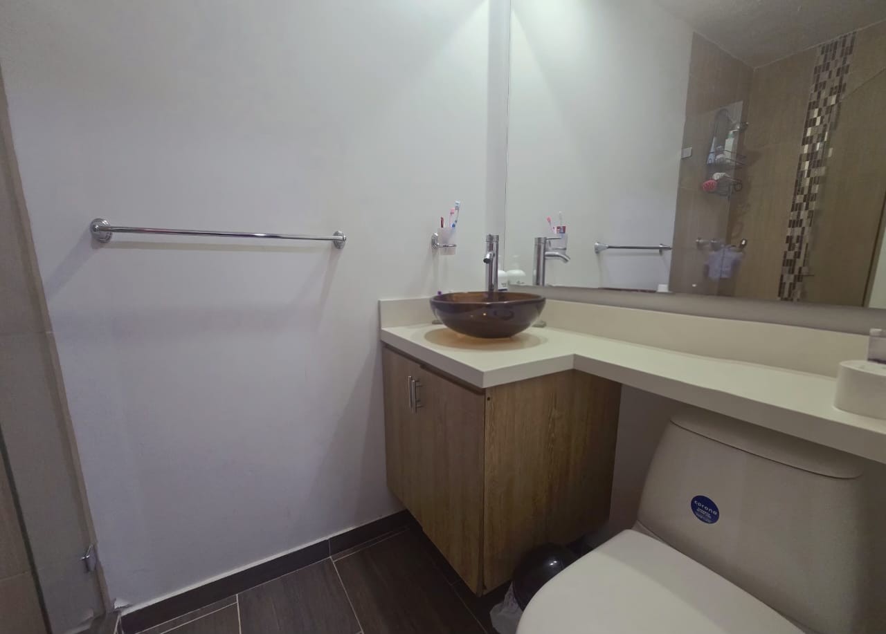 Apartamento en venta en Loma De Los Bernal, Medellín · foto 16 de 17