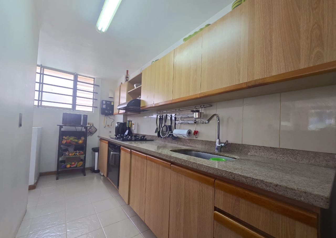 Apartamento en venta en Loma De Los Bernal, Medellín · foto 5 de 17