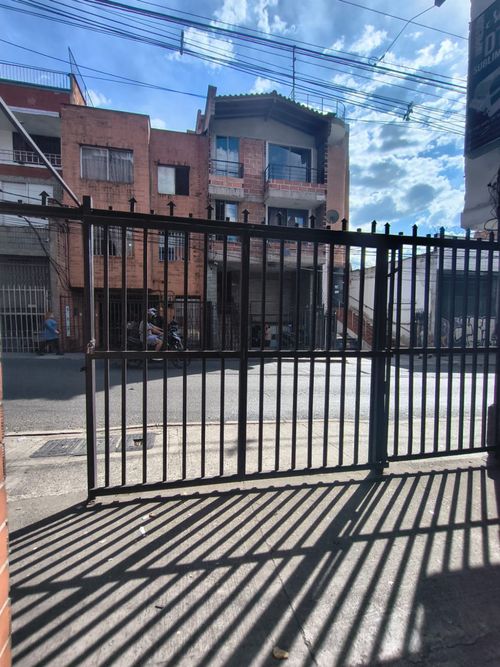 Local en arriendo en Bombona No.1, Medellín, 49 m² · foto 3 de 10