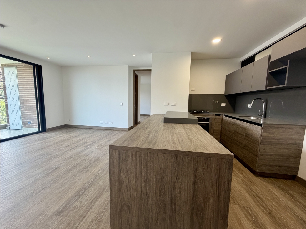 Apartamento en arriendo en Los Balsos, Medellín · foto 8 de 18