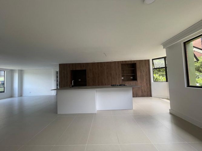 Apartamento de 3 alcobas en venta en La Aguacatala, Medellín, 150 m² · foto 7 de 24