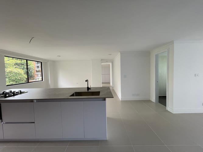 Apartamento de 3 alcobas en venta en La Aguacatala, Medellín, 150 m² · foto 8 de 24