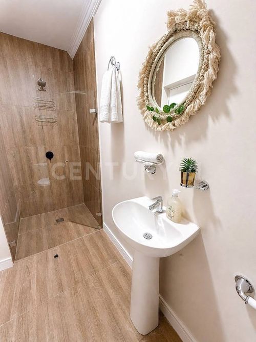 Casa en venta en Laureles, Medellín · foto 8 de 24