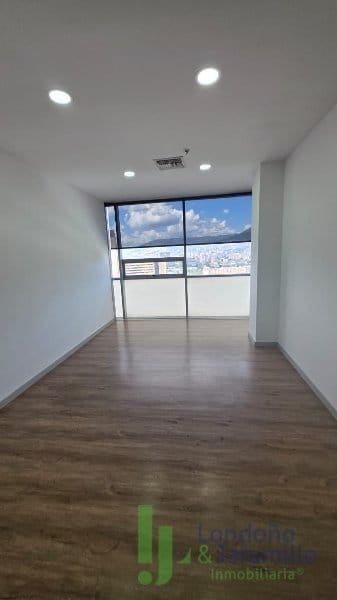 Oficina en arriendo en Primavera, Envigado, 27 m² · foto 3 de 15