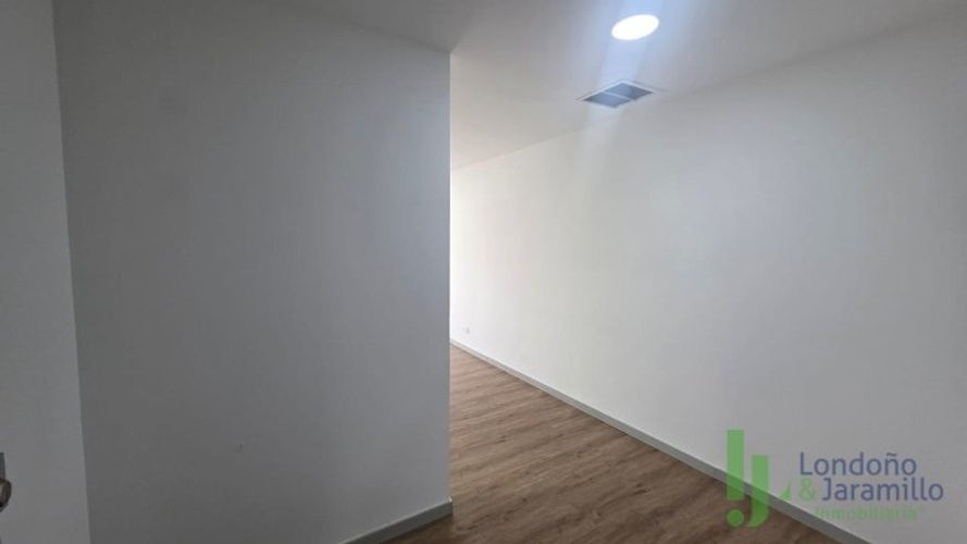 Oficina en arriendo en Primavera, Envigado, 27 m² · foto 8 de 15