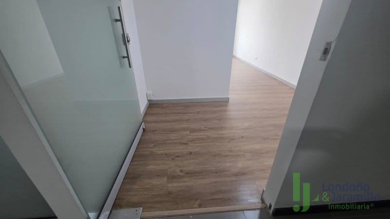 Oficina en arriendo en Primavera, Envigado, 27 m² · foto 9 de 15