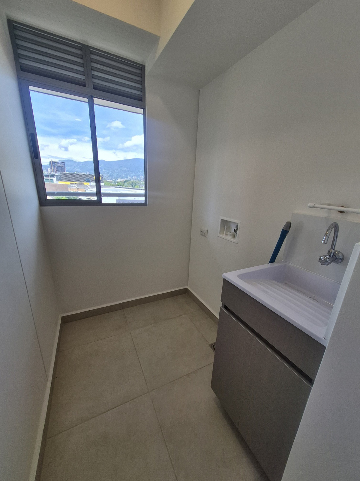 Apartamento en arriendo en El Portal, Envigado · foto 3 de 14