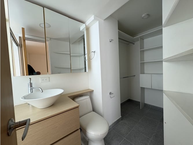 Apartamento de 3 alcobas en venta en El Poblado, Medellín, 130 m² · foto 7 de 14