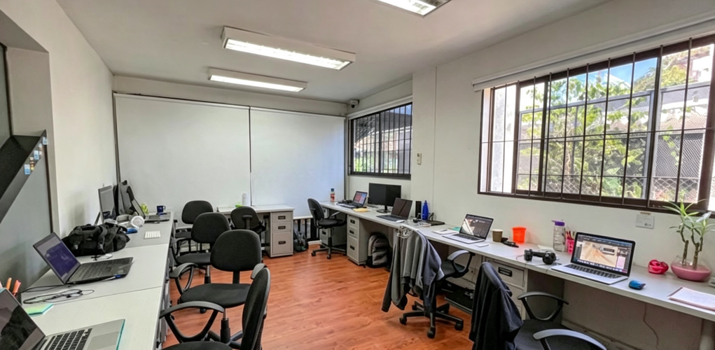 Casa de 7 alcobas en venta en Las Lomas No.1, Medellín, 420 m² · foto 7 de 8