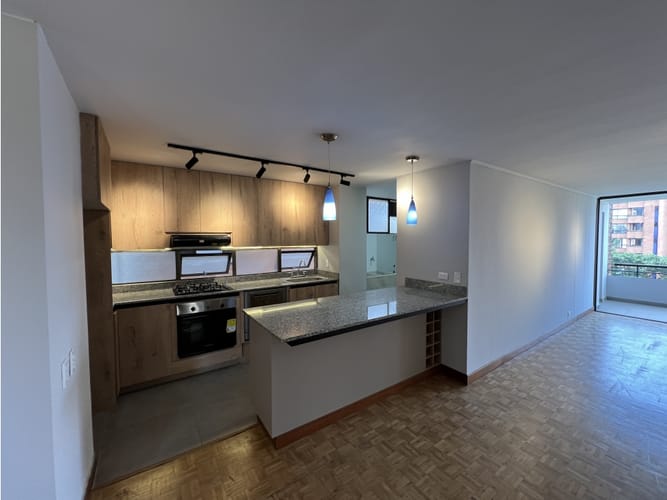 Apartamento de 3 alcobas en venta en Patio Bonito, Medellín, 131 m² · foto 4 de 17