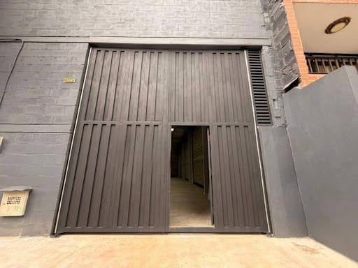 Bodega en arriendo en Calle Larga, Sabaneta, 180 m² · foto 2 de 9