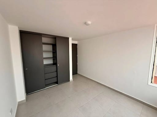 Apartamento de 3 alcobas en venta en El Recuerdo, Bogotá, 71 m² · foto 8 de 14