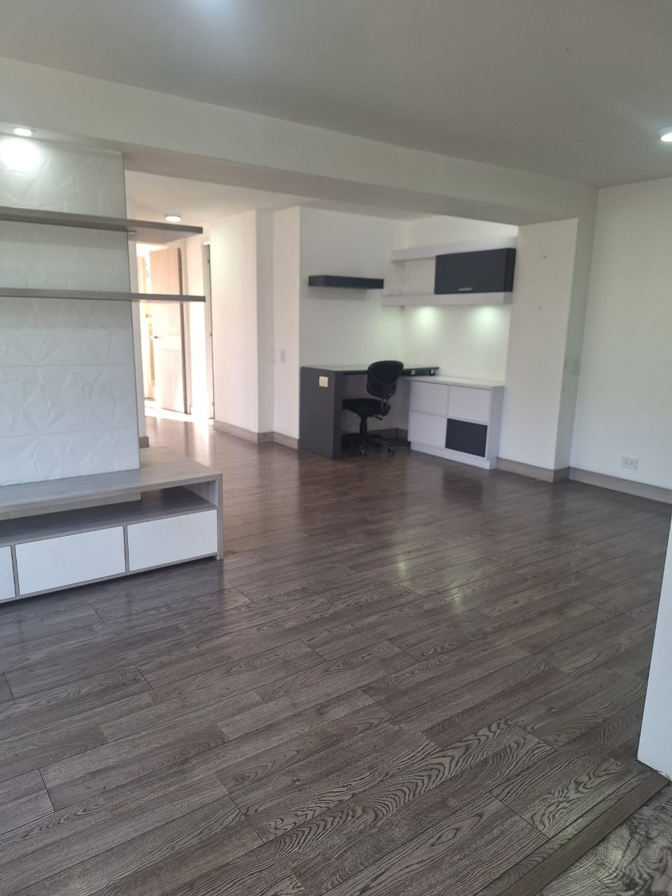 Apartamento en venta en Los Colores, Medellín · foto 2 de 12