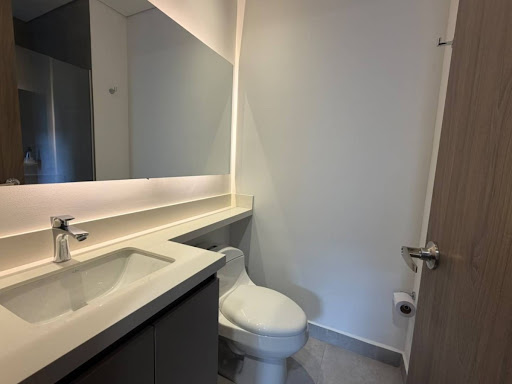 Apartamento en arriendo en Los Balsos, Medellín · foto 8 de 18
