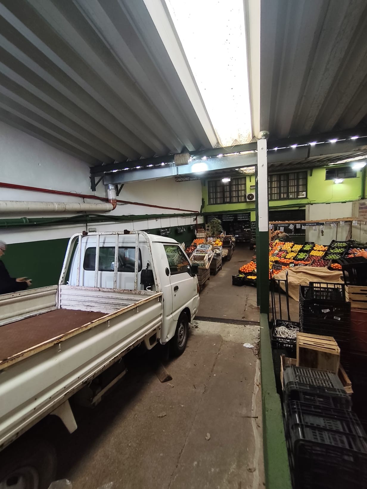 Importante local en calle Alberto Calamet · Foto 4