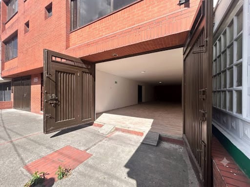 Casa de 6 alcobas en venta en Centro Narino, Bogotá, 675 m² · foto 22 de 24