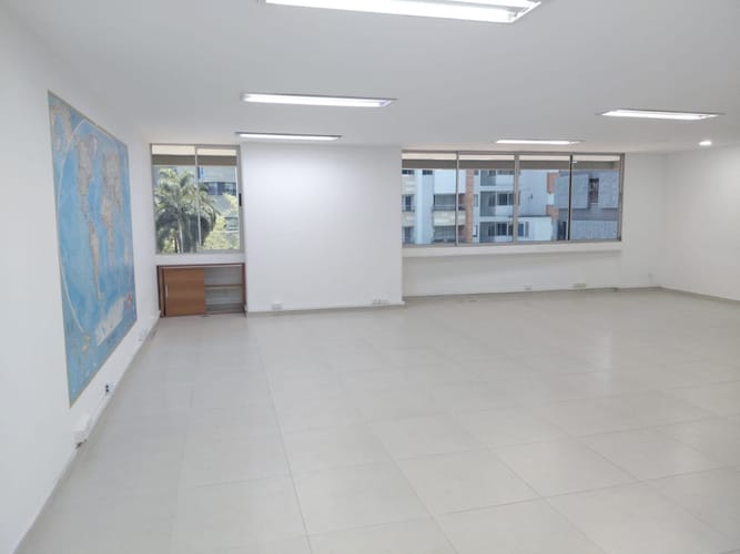 Oficina en arriendo en Los Balsos, Medellín, 95 m² · foto 2 de 24