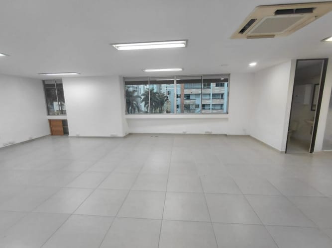 Oficina en arriendo en Los Balsos, Medellín, 95 m² · foto 3 de 24