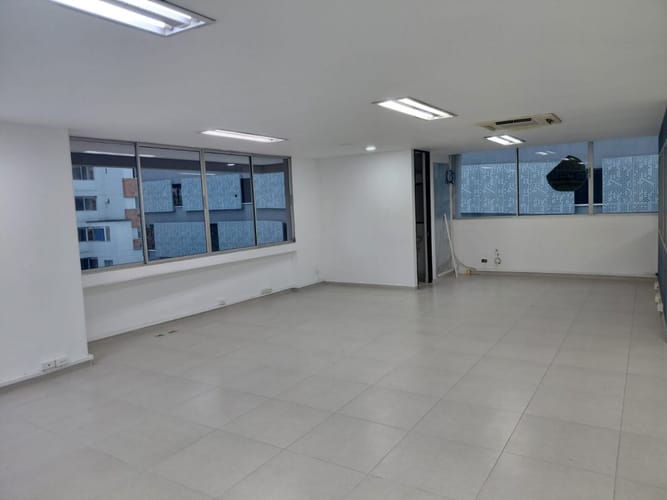 Oficina en arriendo en Los Balsos, Medellín, 95 m² · foto 5 de 24
