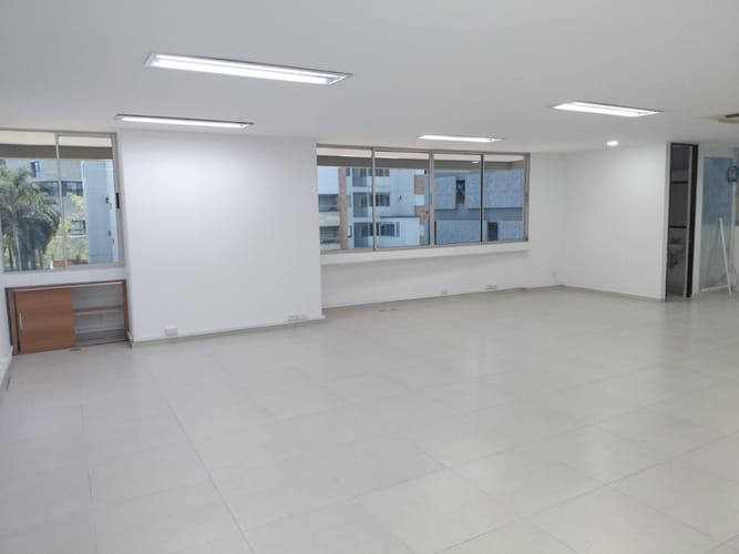 Oficina en arriendo en Los Balsos, Medellín, 95 m² · foto 7 de 24