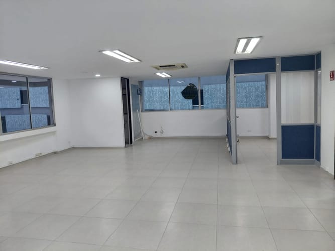 Oficina en arriendo en Los Balsos, Medellín, 95 m² · foto 9 de 24