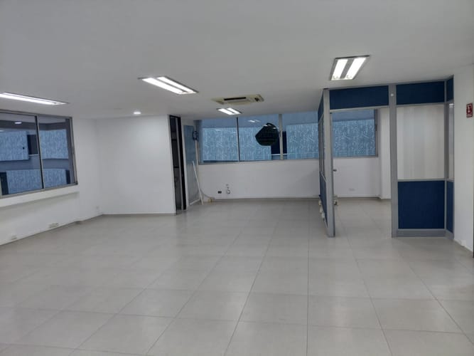 Oficina en arriendo en Los Balsos, Medellín, 95 m² · foto 10 de 24